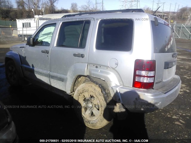 1J8GN28K68W250880 - 2008 JEEP LIBERTY SPORT SILVER photo 3