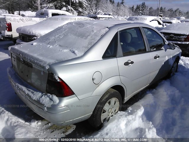 1FAFP34N37W334369 - 2007 FORD FOCUS ZX4/S/SE/SES SILVER photo 4