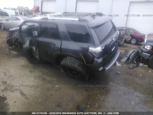 JTEBU5JR2H5466918 - 2017 TOYOTA 4RUNNER SR5 PREM/LTDL/TRAIL/TRD Szary zdjęcie 3