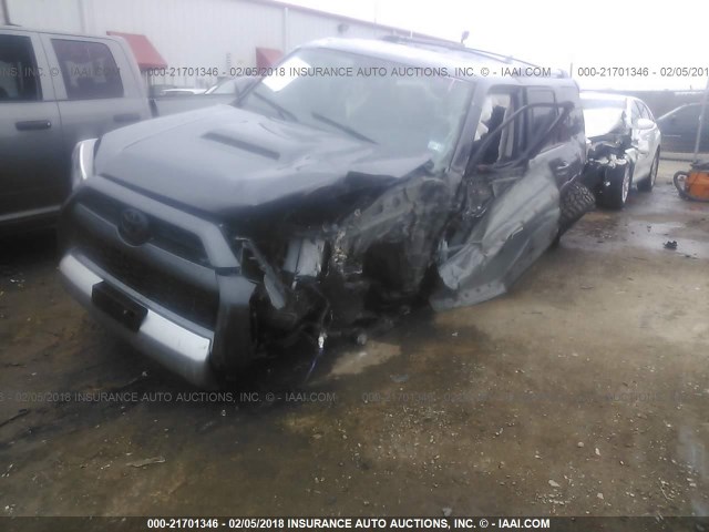 JTEBU5JR2H5466918 - 2017 TOYOTA 4RUNNER SR5 PREM/LTDL/TRAIL/TRD Szary zdjęcie 6