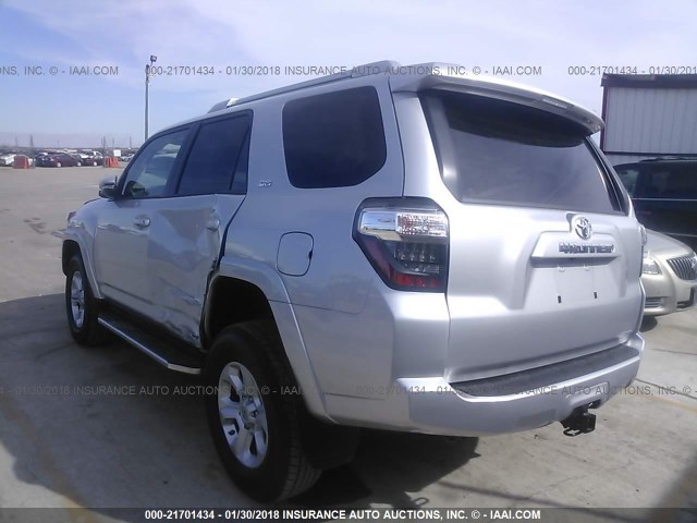 JTEBU5JR7J5492338 - 2018 TOYOTA 4RUNNER SR5 PREM/LTDL/TRAIL/TRD SILVER photo 3