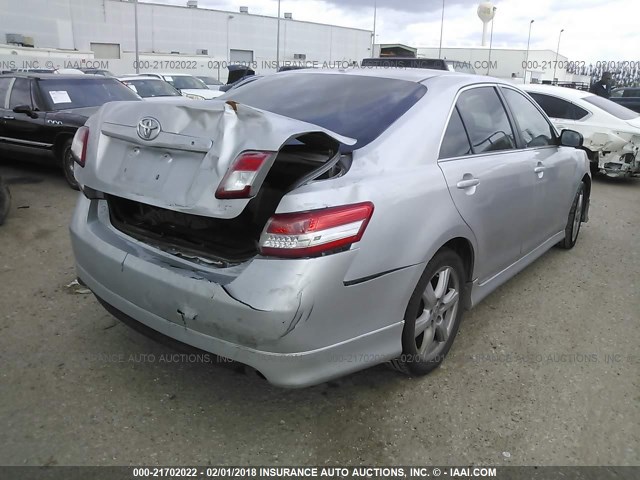 4T1BF3EK7BU698326 - 2011 TOYOTA CAMRY SE/LE/XLE SILVER photo 4