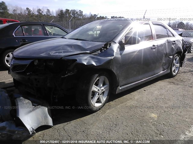 4T1BF1FK7EU383968 - 2014 TOYOTA CAMRY L/SE/LE/XLE 灰色 照片 2
