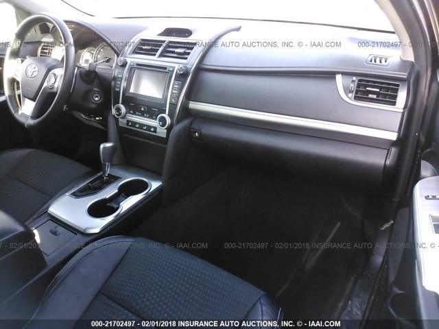 4T1BF1FK7EU383968 - 2014 TOYOTA CAMRY L/SE/LE/XLE 灰色 照片 5