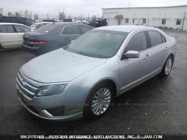 3FADP0L32AR395647 - 2010 FORD FUSION HYBRID SILVER photo 2