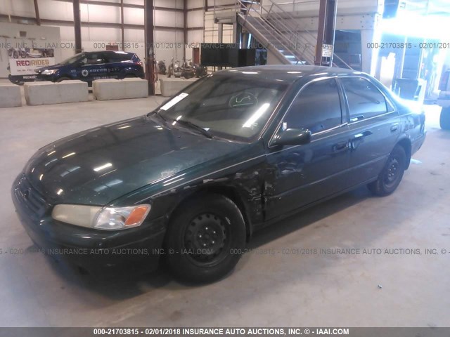 4T1BG22K7WU365464 - 1998 TOYOTA CAMRY CE/LE/XLE GREEN photo 2