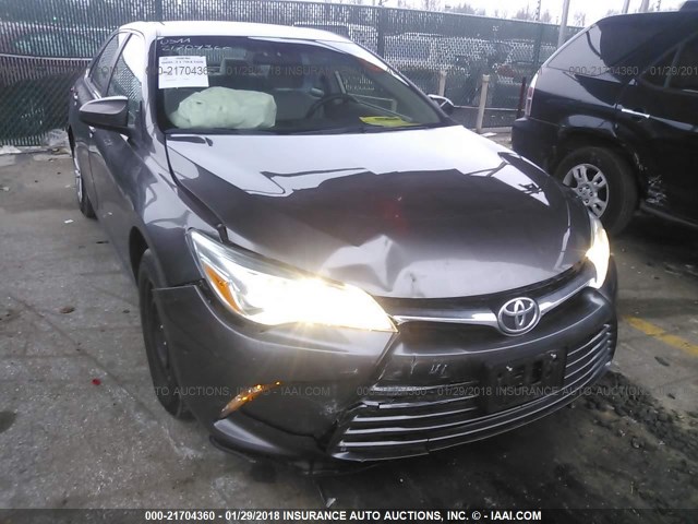 4T1BF1FK9FU872633 - 2015 TOYOTA CAMRY LE/XLE/SE/XSE GRAY photo 6
