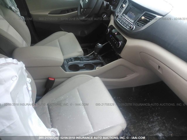 KM8J3CA40HU280940 - 2017 HYUNDAI TUCSON LIMITED/SPORT AND ECO/SE MAROON photo 5