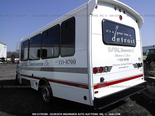 1GB6G5BG2B1162775 - 2013 CHEVROLET EXPRESS G4500  WHITE photo 3