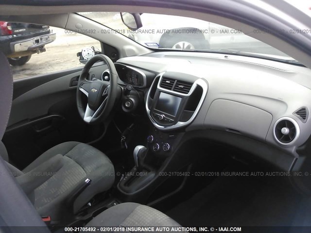 1G1JB5SH9H4132041 - 2017 CHEVROLET SONIC LS SILVER photo 5