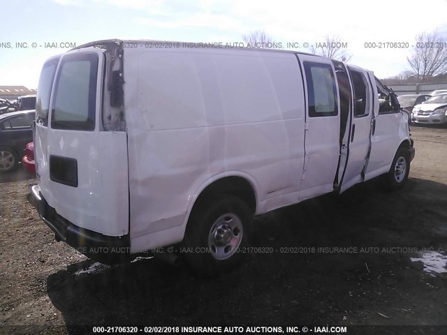 1GCWGGCA8D1110216 - 2013 CHEVROLET EXPRESS G2500  WHITE photo 4