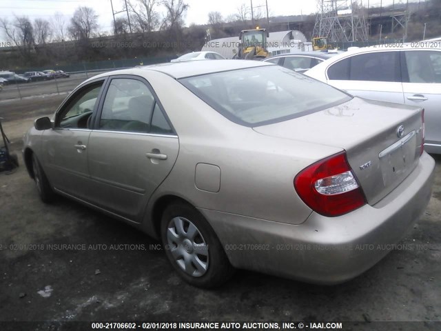 4T1BE32KX2U531434 - 2002 TOYOTA CAMRY LE/XLE/SE ოქროსფერი ფოტო 3