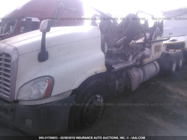 1FUJGLDR4CLBV8253 - 2012 FREIGHTLINER CASCADIA 125  WHITE photo 2