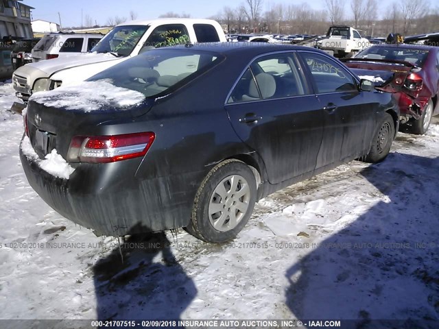 4T4BF3EK1AR059735 - 2010 TOYOTA CAMRY SE/LE/XLE ნაცრისფერი ფოტო 4