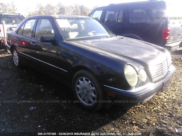 WDBJF65F8WA566959 - 1998 MERCEDES-BENZ E 320 Dark Blue photo 1