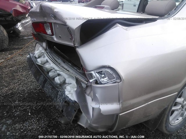 4T1BF28K11U962757 - 2001 TOYOTA CAMRY LE/XLE GOLD photo 6