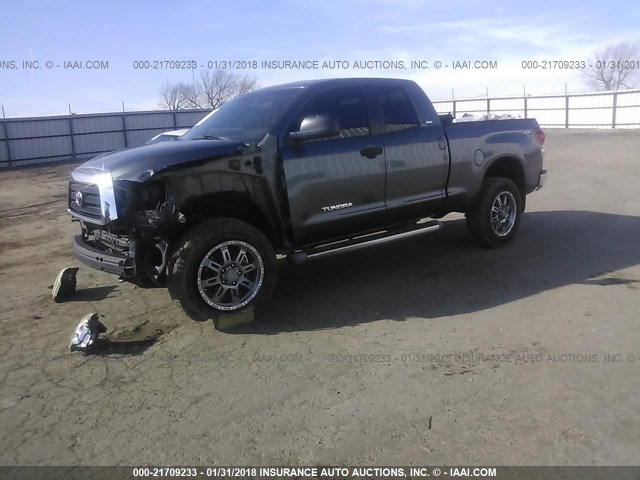 5TFBV54157X017114 - 2007 TOYOTA TUNDRA DOUBLE CAB SR5 GRAY photo 2