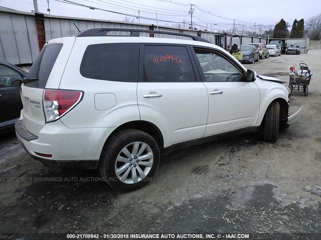 JF2SHADC0DH413816 - 2013 SUBARU FORESTER 2.5X PREMIUM WHITE photo 4
