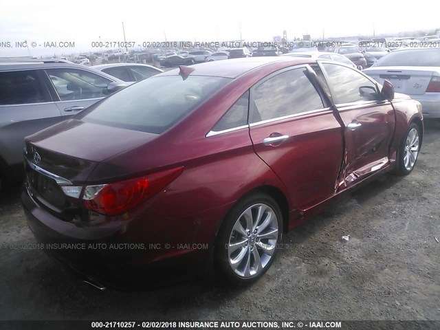 5NPEC4AC2DH731759 - 2013 HYUNDAI SONATA SE/LIMITED RED photo 4