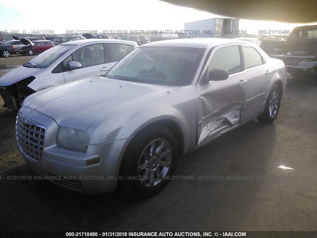 2C3KA43R37H618883 - 2007 CHRYSLER 300 SILVER photo 2