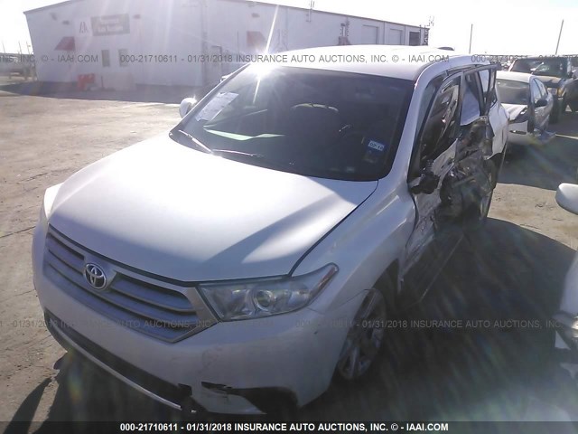 5TDZA3EH4DS044283 - 2013 TOYOTA HIGHLANDER PLUS WHITE photo 2