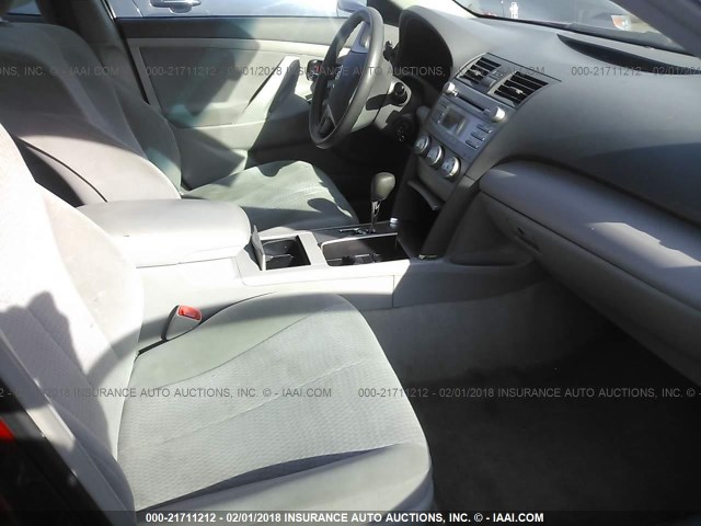 4T1BF3EK5BU142855 - 2011 TOYOTA CAMRY SE/LE/XLE Красный фото 5