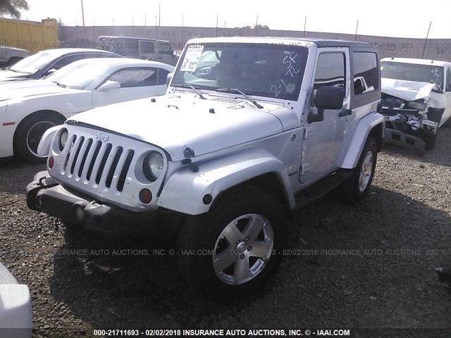 1J4FA54148L543587 - 2008 JEEP WRANGLER SAHARA SILVER photo 2