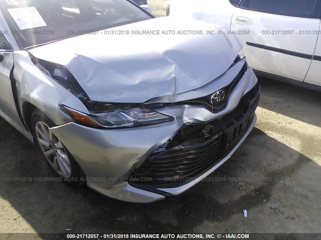 4T1B11HK5JU527278 - 2018 TOYOTA CAMRY L/LE/XLE/SE/XSE GRAY photo 6