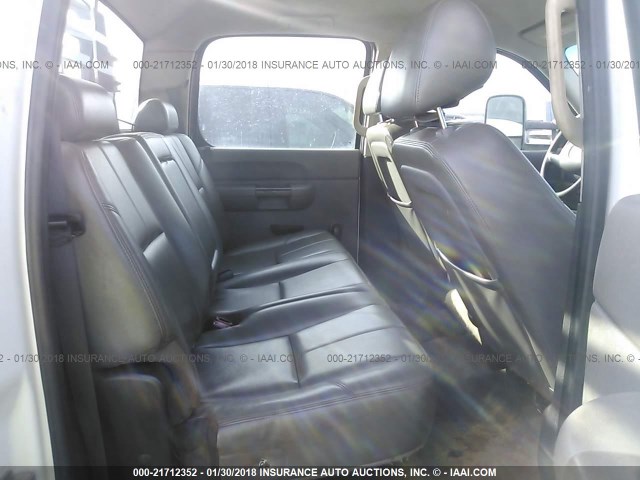 1GC1CVCG1BF230423 - 2011 CHEVROLET SILVERADO C2500 HEAVY DUTY WHITE photo 8