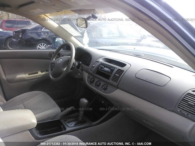 4T1BE32K83U696027 - 2003 TOYOTA CAMRY LE/XLE/SE ლურჯი ფოტო 5