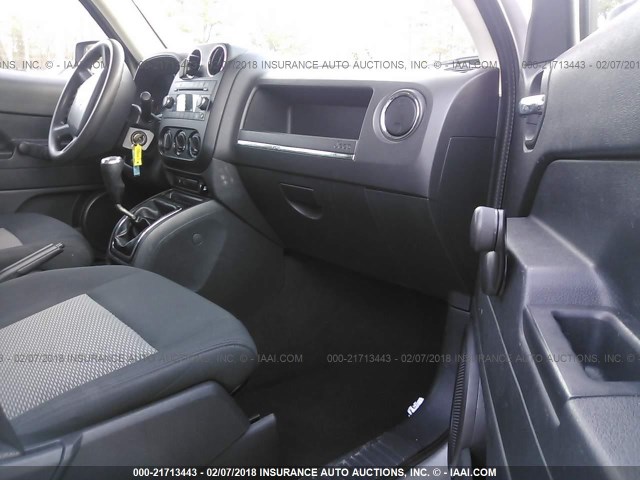 1J4FT28B39D154494 - 2009 JEEP PATRIOT SPORT SILVER photo 5