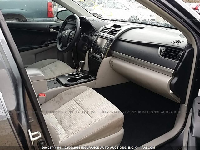 4T1BF1FK9CU163101 - 2012 TOYOTA CAMRY SE/LE/XLE GRAY photo 5
