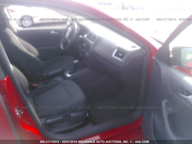 3VW2K7AJ1DM369937 - 2013 VOLKSWAGEN JETTA S 红色 照片 5