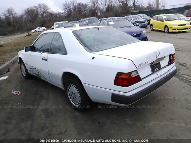 WDBEA51E1LB265852 - 1990 MERCEDES-BENZ 300 CE WHITE photo 3