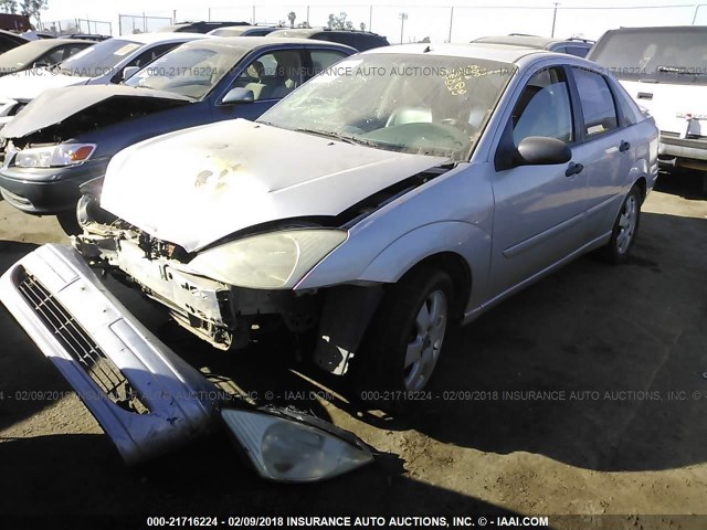 1FAHP38342W143814 - 2002 FORD FOCUS ZTS SILVER photo 2