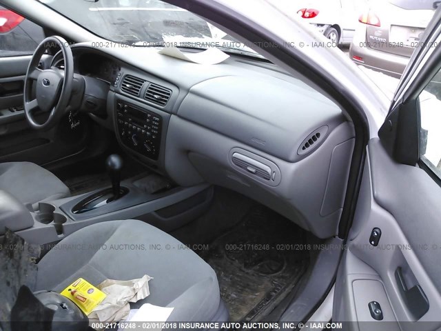 1FAFP53264A192384 - 2004 FORD TAURUS SE WHITE photo 5