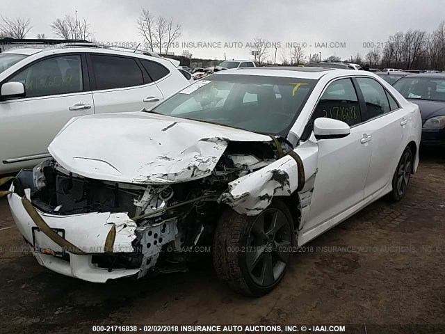 4T1BK1FK0CU501173 - 2012 TOYOTA CAMRY SE/XLE WHITE photo 2