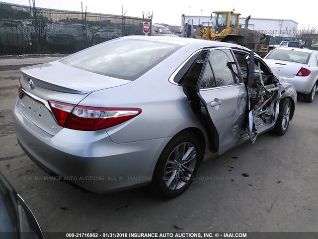 4T1BF1FK6GU571402 - 2016 TOYOTA CAMRY LE/XLE/SE/XSE SILVER photo 4