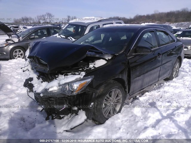 4T1BF1FK5HU676546 - 2017 TOYOTA CAMRY LE/XLE/SE/XSE BLACK photo 2