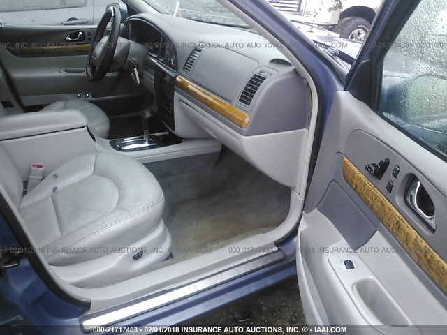 1LNHM97V6YY767504 - 2000 LINCOLN CONTINENTAL  Niebieski zdjęcie 5