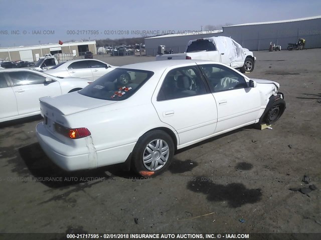 JT2BG22K4Y0419469 - 2000 TOYOTA CAMRY CE/LE/XLE WHITE photo 4