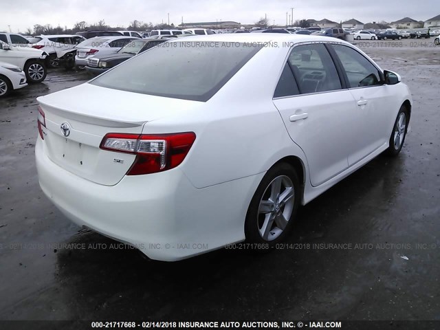 4T1BF1FK2CU551206 - 2012 TOYOTA CAMRY SE/LE/XLE Белый фото 4