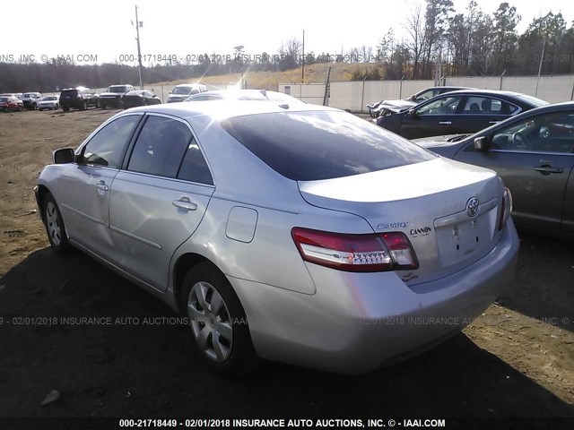 4T1BF3EK2AU046342 - 2010 TOYOTA CAMRY SE/LE/XLE SILVER photo 3