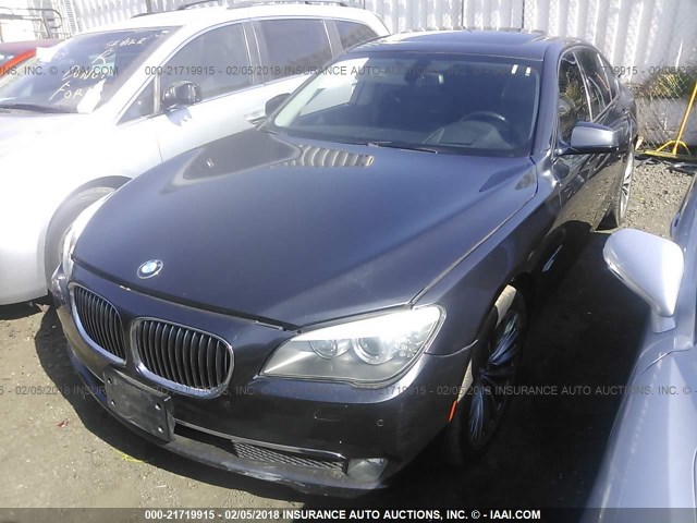 WBAKA8C5XBCY36344 - 2011 BMW 750 I GRAY photo 2
