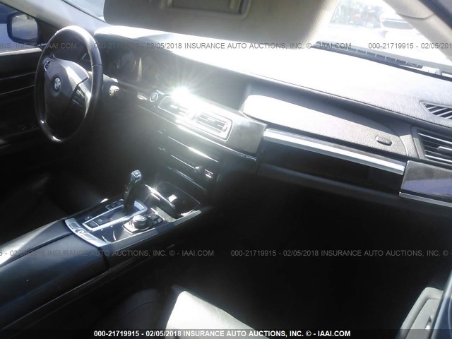WBAKA8C5XBCY36344 - 2011 BMW 750 I GRAY photo 5