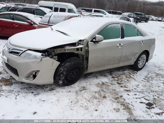 4T4BF1FK8ER402260 - 2014 TOYOTA CAMRY L/SE/LE/XLE Gümüş foto 2