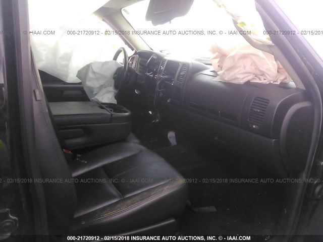 3GCPCSE03DG126896 - 2013 CHEVROLET SILVERADO C1500 LT Schwarz Foto 5