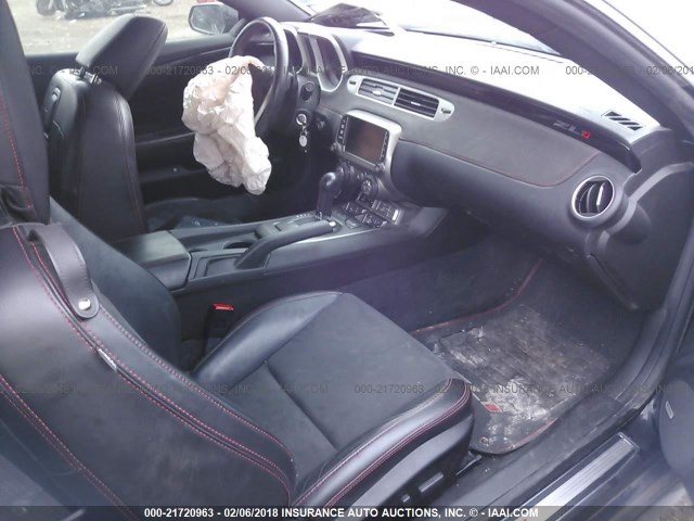 2G1FL1EP8D9803687 - 2013 CHEVROLET CAMARO ZL1 黑色 照片 5