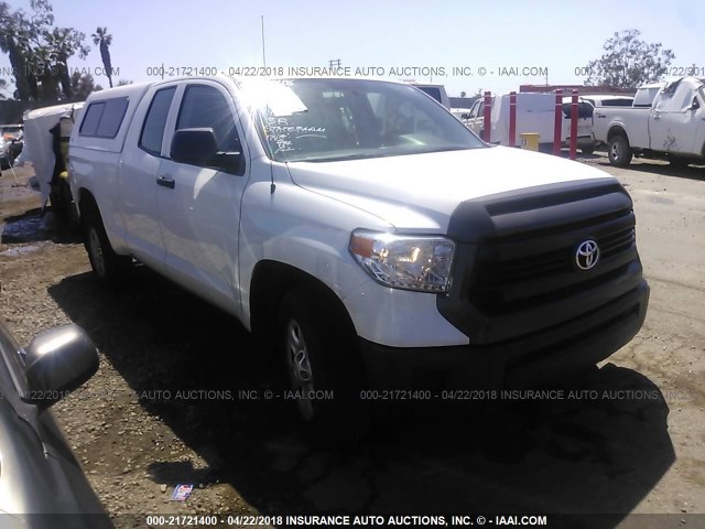 5TFRM5F12GX099396 - 2016 TOYOTA TUNDRA DOUBLE CAB SR/SR5 WHITE photo 1