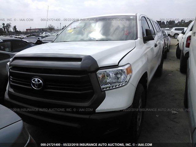 5TFRM5F12GX099396 - 2016 TOYOTA TUNDRA DOUBLE CAB SR/SR5 WHITE photo 2